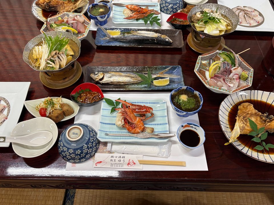 旅館の夕食の膳